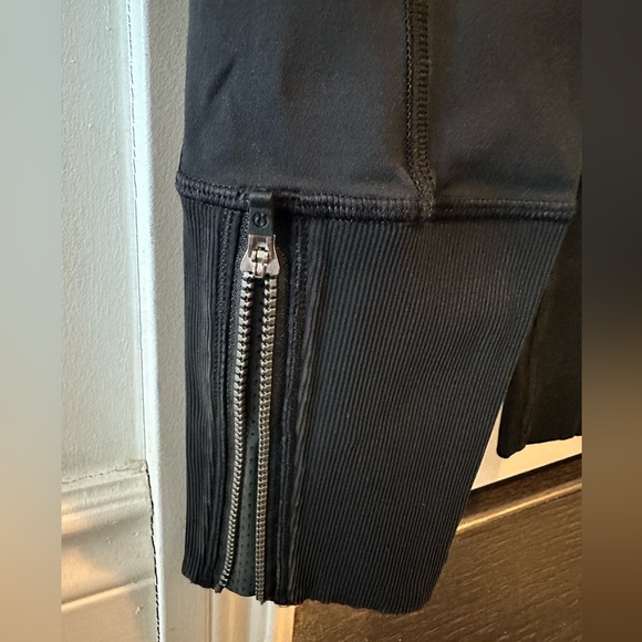 Lululemon leggings fast and free, size 2 - Picture 3 of 6